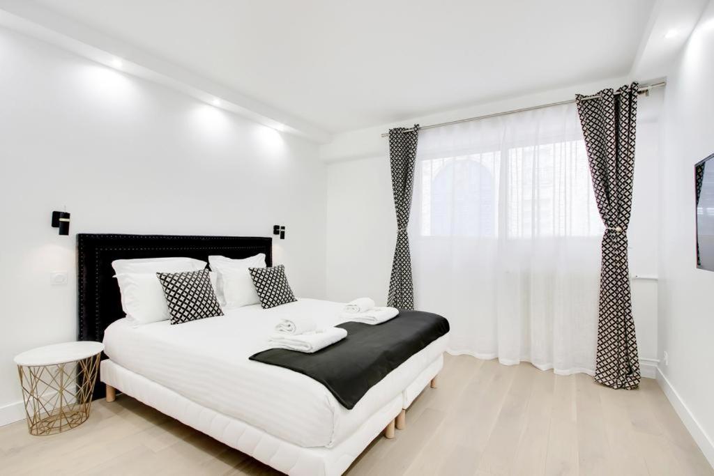 Trocadero/ Eiffel Tower - 3 Bedrooms- All New! Париж Екстериор снимка