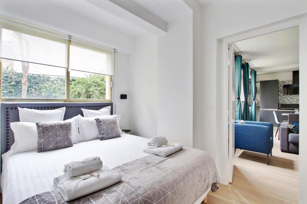 Trocadero/ Eiffel Tower - 3 Bedrooms- All New! Париж Екстериор снимка