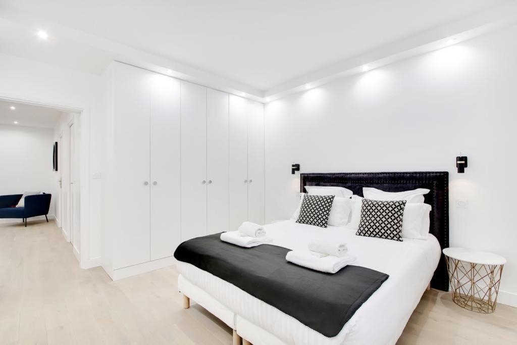 Trocadero/ Eiffel Tower - 3 Bedrooms- All New! Париж Екстериор снимка