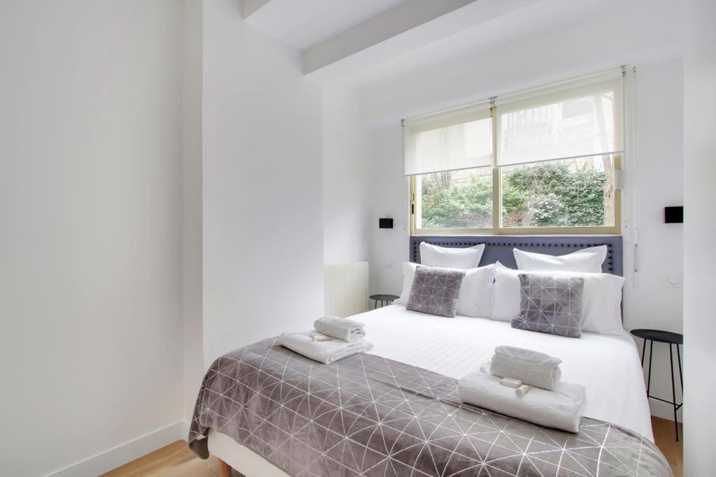 Trocadero/ Eiffel Tower - 3 Bedrooms- All New! Париж Екстериор снимка
